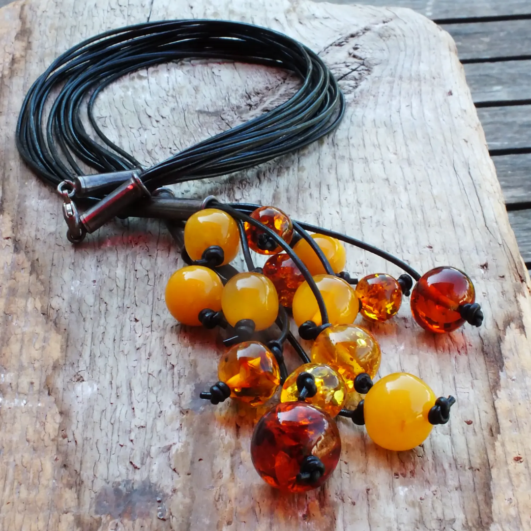 Collier Bernsteinperlen auf schwarzem Kautschuk